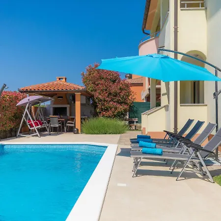 Linden Tree By Interhome プーラ