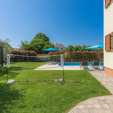 Linden Tree By Interhome * プーラ