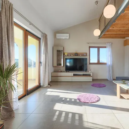 Linden Tree By Interhome * プーラ