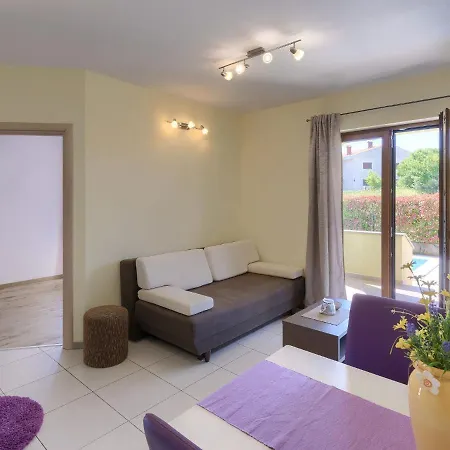 Linden Tree By Interhome * プーラ