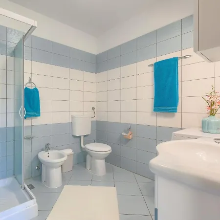 Linden Tree By Interhome Pula