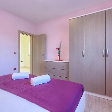 Linden Tree By Interhome *