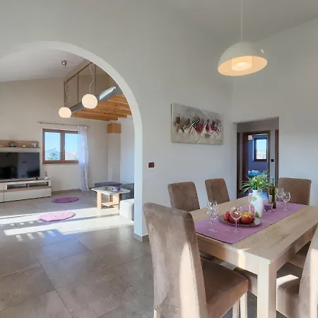 Linden Tree By Interhome * プーラ