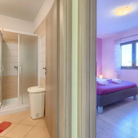 Linden Tree By Interhome * プーラ