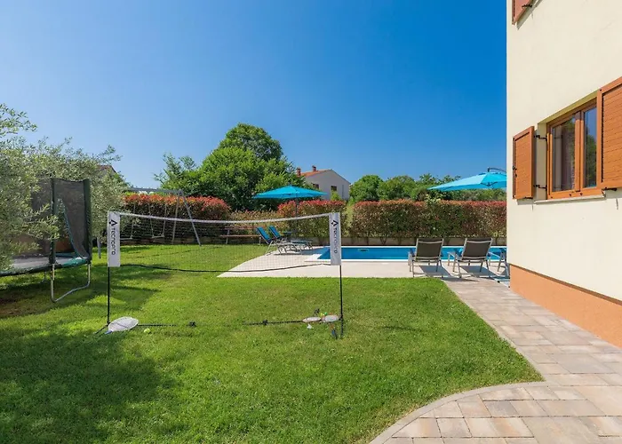 Linden Tree By Interhome * Pula