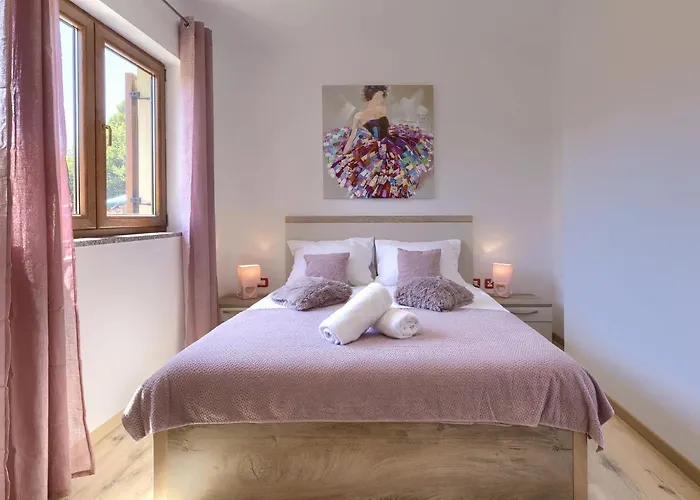 Linden Tree By Interhome