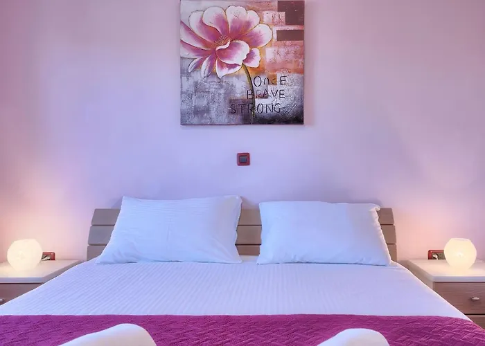 Linden Tree By Interhome * Pula