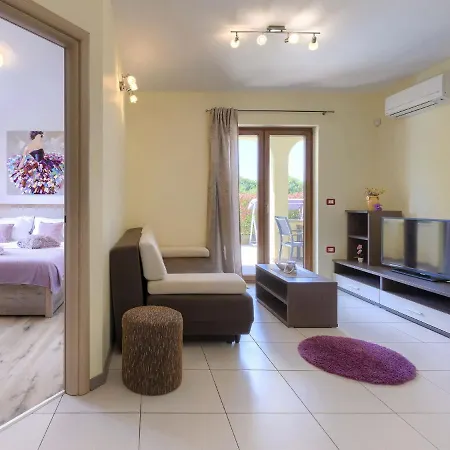 Linden Tree By Interhome Vakantiehuis Pula