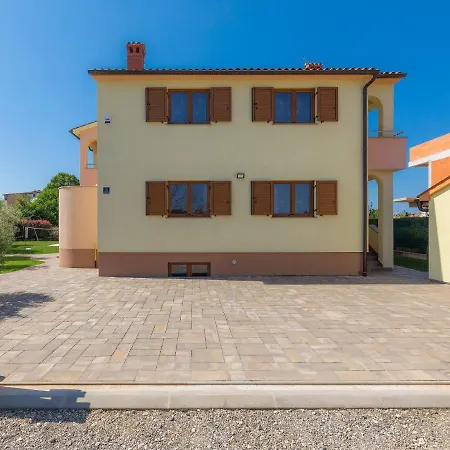 Linden Tree By Interhome Vakantiehuis Pula