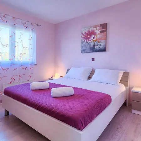 Vakantiehuis Linden Tree By Interhome Pula