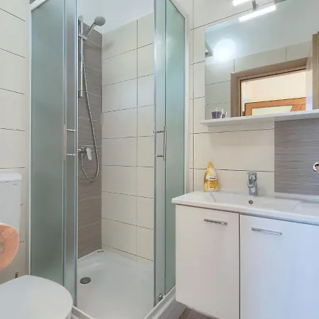 Linden Tree By Interhome