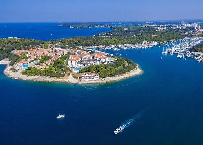 Linden Tree By Interhome Nyaraló *