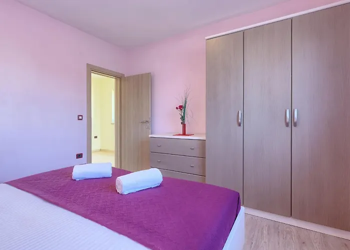 Linden Tree By Interhome *