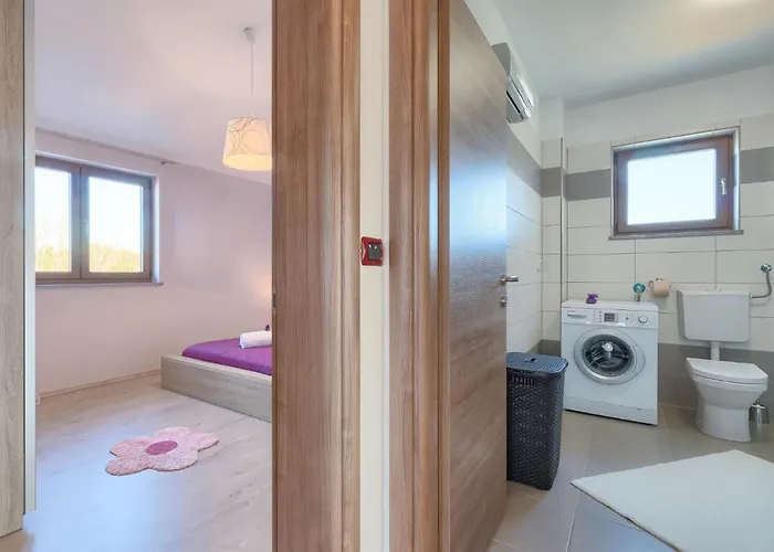 Linden Tree By Interhome Nyaraló Póla