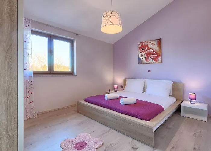 Linden Tree By Interhome Nyaraló *