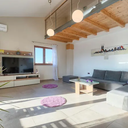 Linden Tree By Interhome Pula