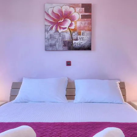 Linden Tree By Interhome * Pula