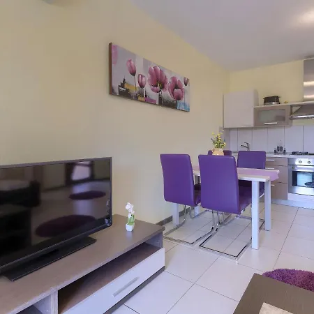 Linden Tree By Interhome Pula