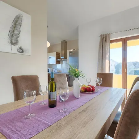 Linden Tree By Interhome