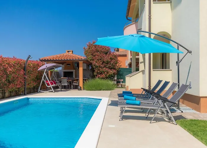 Linden Tree By Interhome Pula