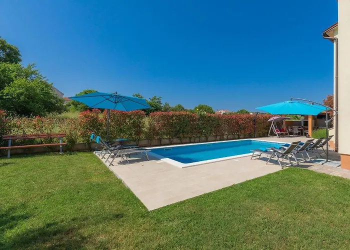 Linden Tree By Interhome * Pula